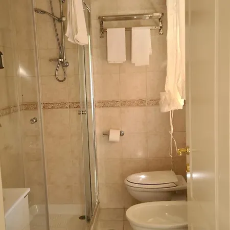 B&B 4th Floor 3*